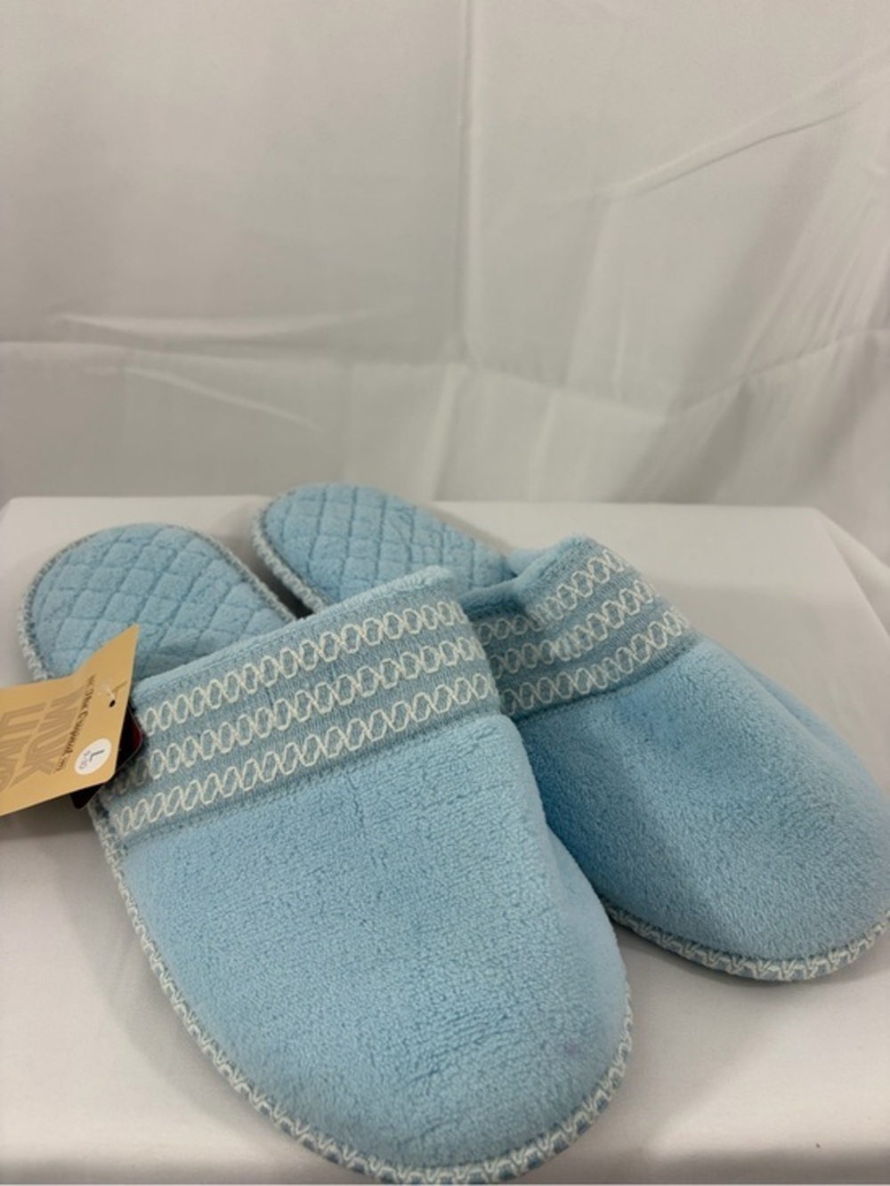 NWT Muk Luks Women's Size 9-10 Very Soft Light Blue Slippers